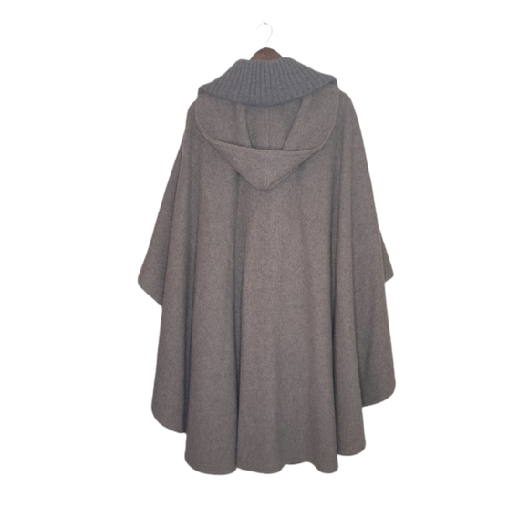 Womens Cape/Coat - Picture 2 of 5